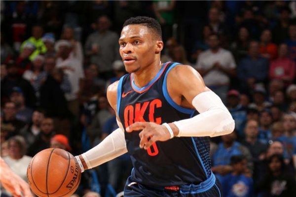 更展现了足 更展现了足